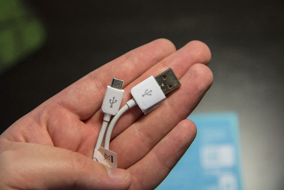 кабель USB из комплекта поставки Huawei Honor 6