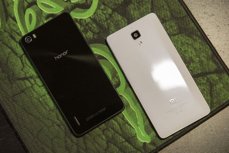 габариты Huawei Honor 6 в сравнении с Xiaomi Mi4