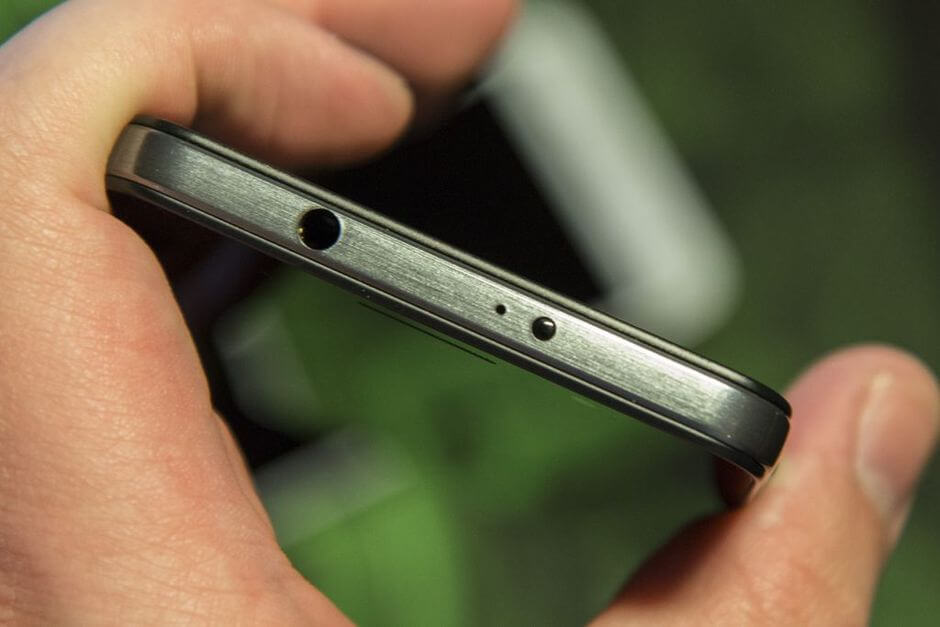 текстура пластика под "металл обработанный фрезой" в Huawei Honor 6