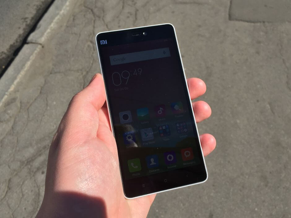 экран Xiaomi Mi4c не слепнет на солнце