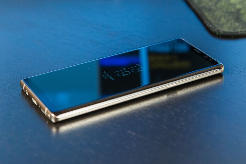 безрамочный дизайн Samsung Galaxy Note 8