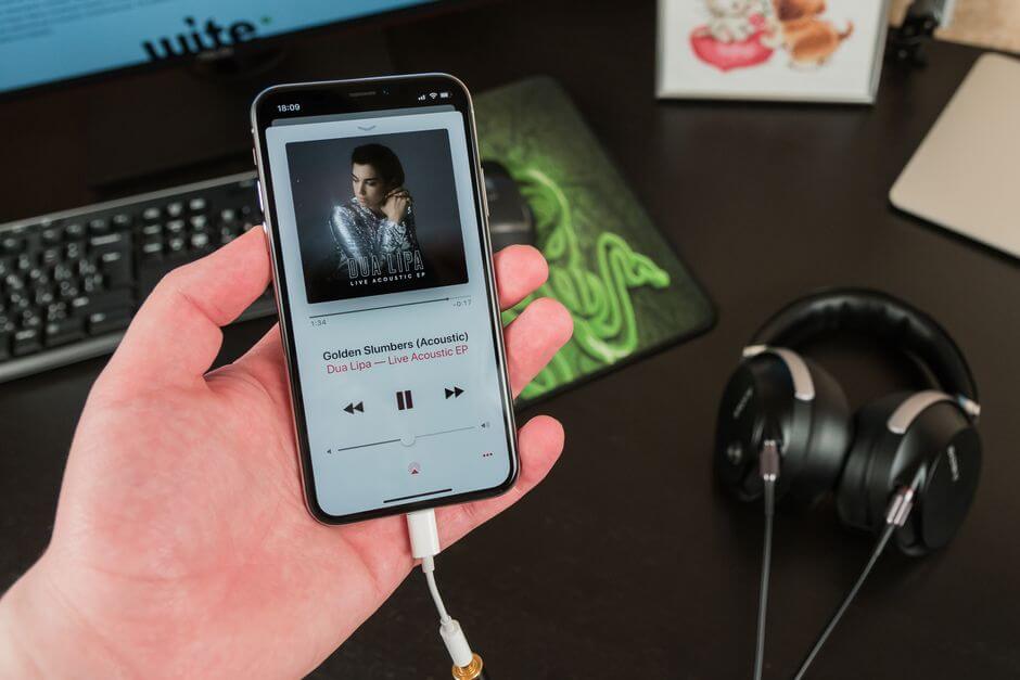 качество звука в наушниках в Apple iPhone X